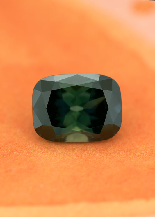 Old mine cut Sapphire 2.80ct