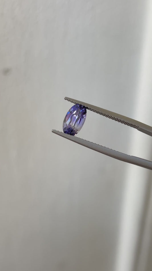 Bi-color unheated Tanzanite 1.22ct